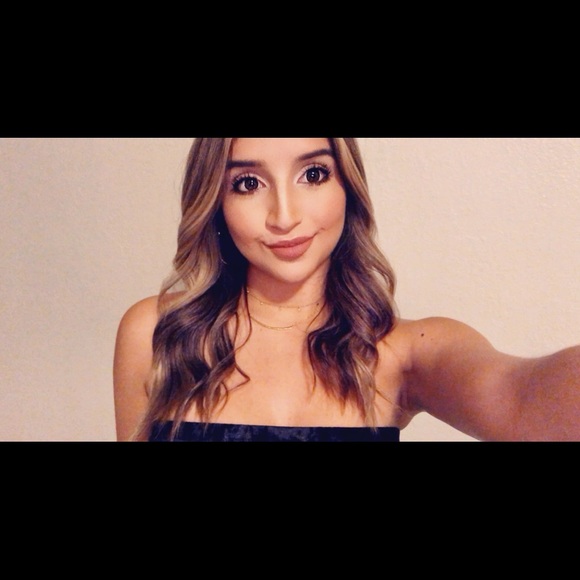 Meet your Posher, Claudia - Picture 1 of 1